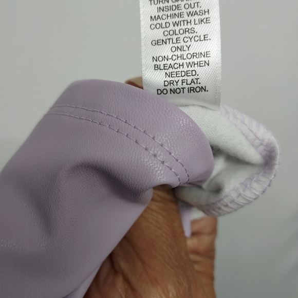 NWT Lavender polyurethane size 18 sporty Top. - Picture 9 of 9